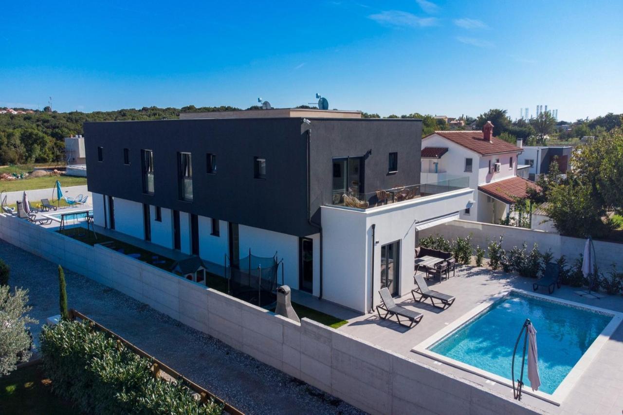 Villa Elite 1 & 2 With Two Pools * Pula
